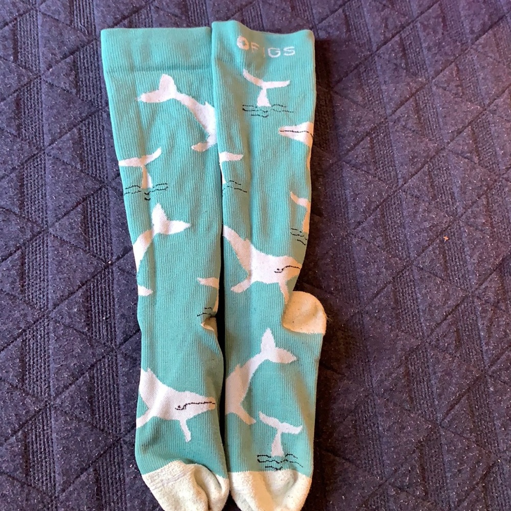 Figs save the 🐳 🧦 🧦